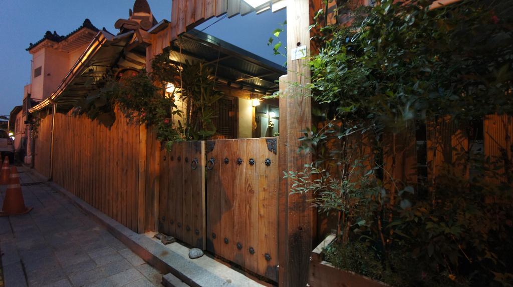 1928 Suimmaru Hanok Guesthouse Jeonju Buitenkant foto
